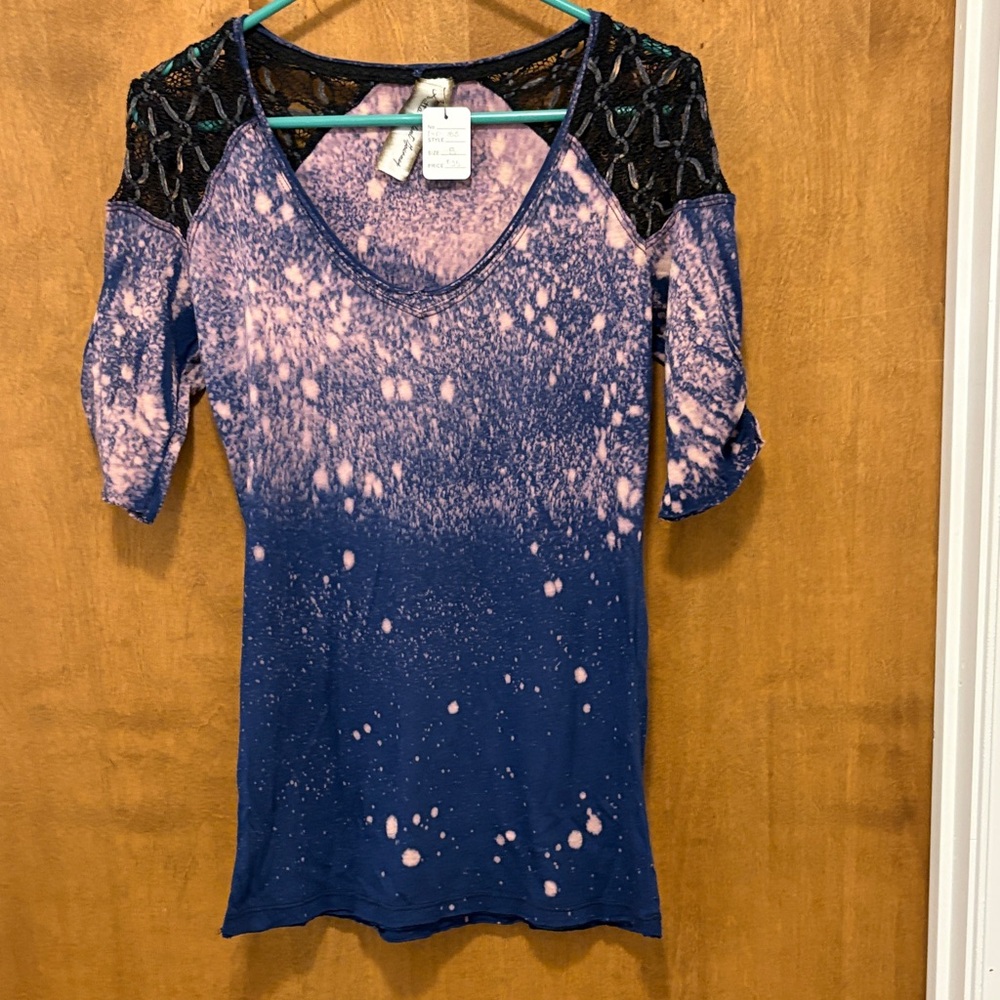 452. Aratta Women’s Navy and Pink Bleach-Effect V-Neck Top with Lace Shoulders